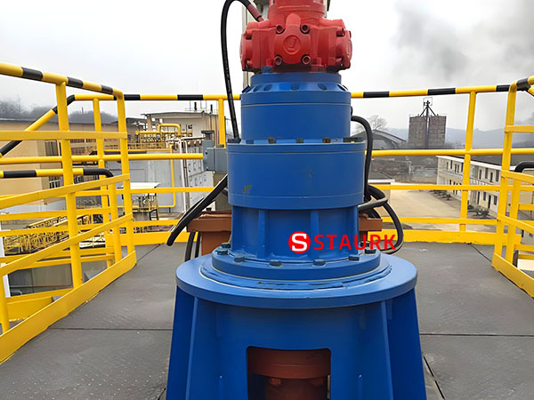 Hydraulic system oil pump of thickener